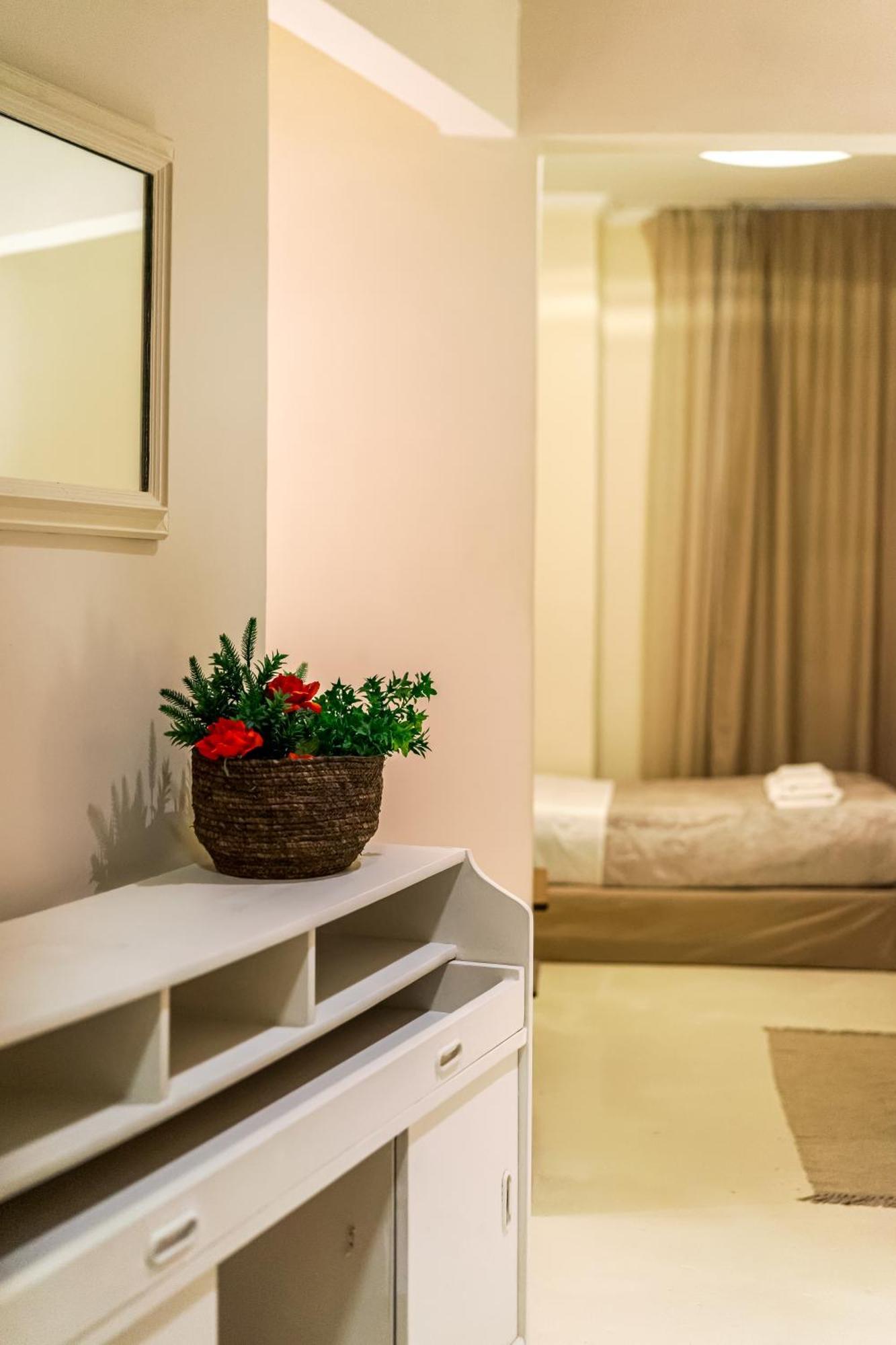 Filopappou Decent Apartment Афины Экстерьер фото