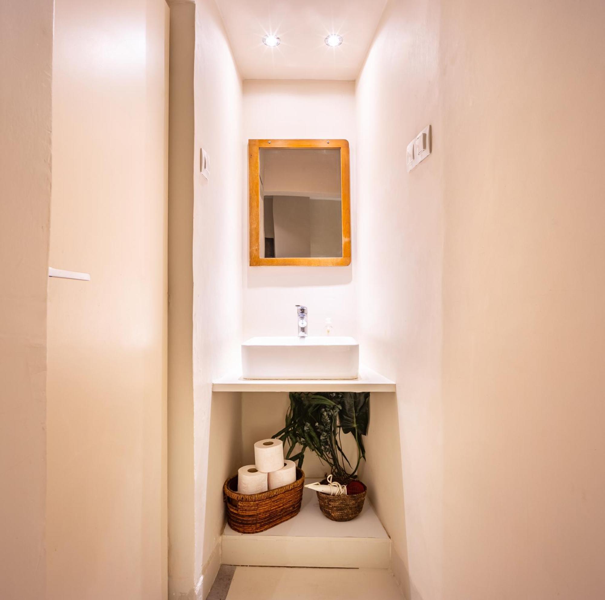 Filopappou Decent Apartment Афины Экстерьер фото